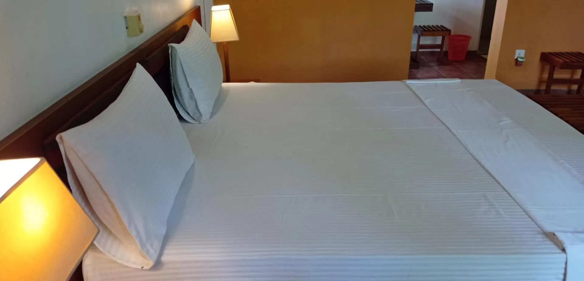The Rock House Apartment Katunayake Homestay