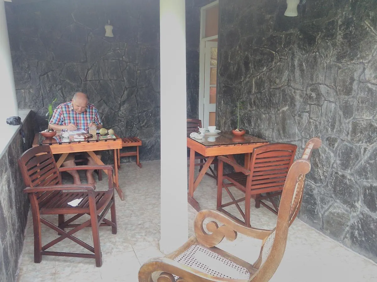 The Rock House Apartment Katunayake Homestay