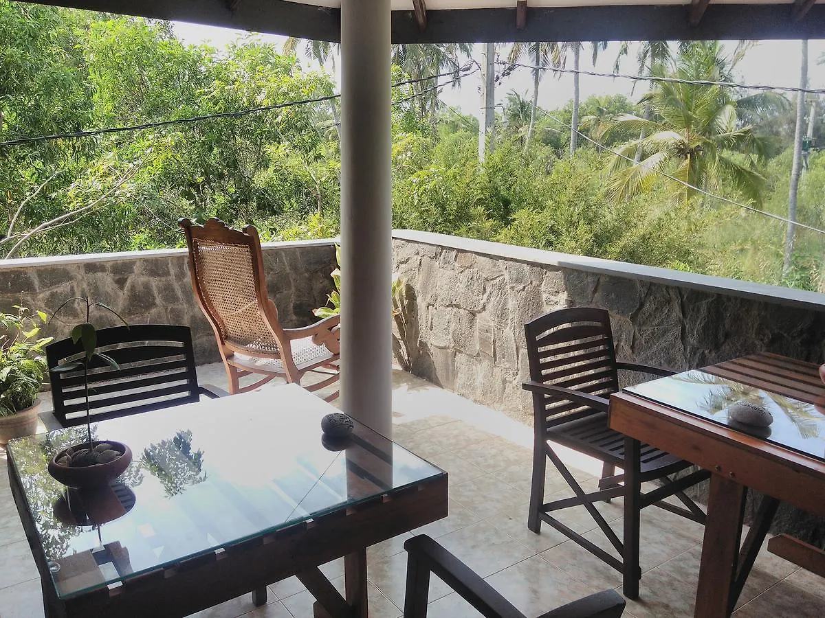 The Rock House Apartment Katunayake 0*,  Sri Lanka